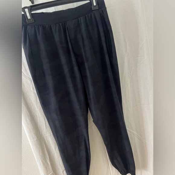 lululemon Camo surge joggers size medium style m5aa6s - Picture 4 of 12